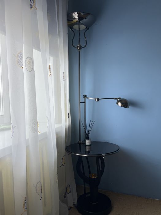 Столик стекло с двумя светильниками