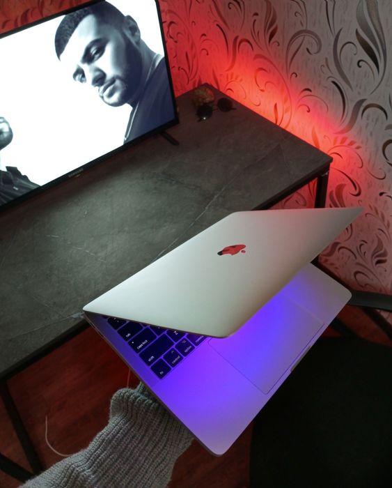 Apple в отличном MacBook PRO мах.