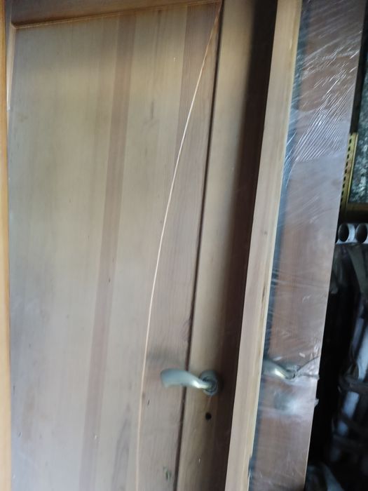 Двери деревянные с коробкой