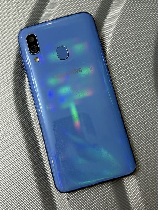 Продам Samsung A40