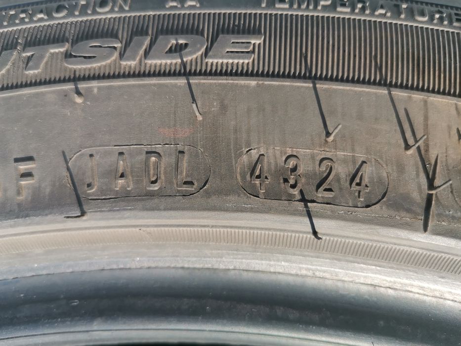 Шины 245/45/18  2 шт