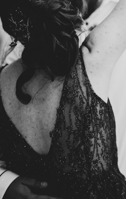 Официална зелена рокля с гол гръб