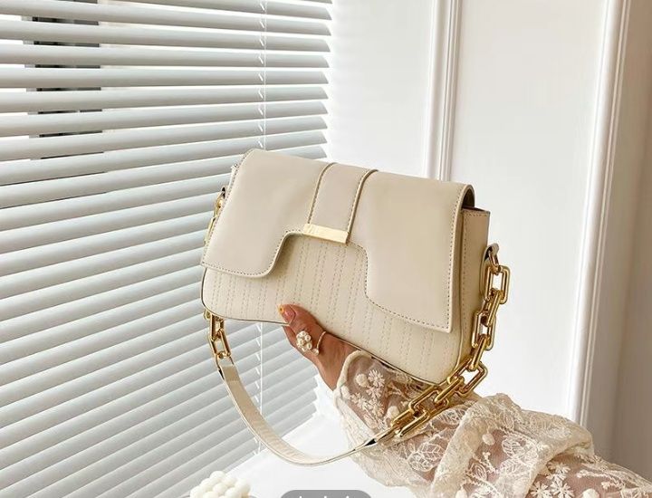 Белый сумки летние