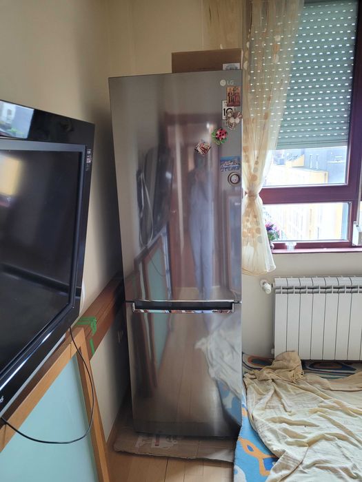 Хладилник в отлично състояние,инокс