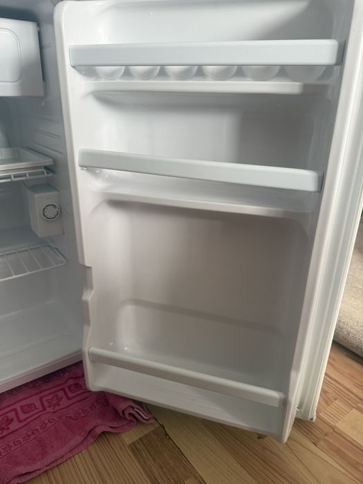 Продам маленький холодильник