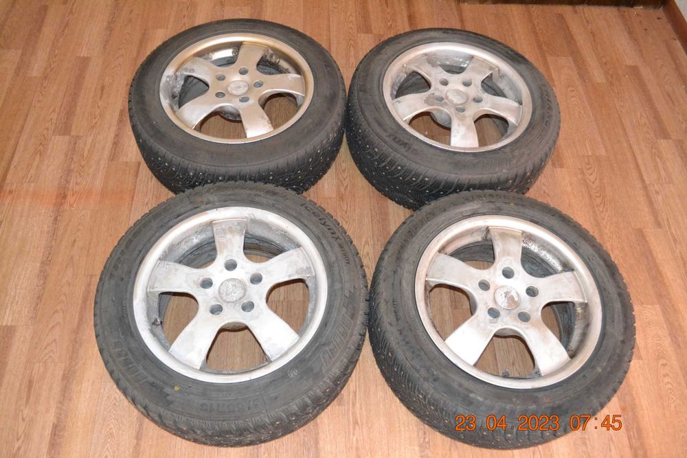 Продам зимние шипованные шины