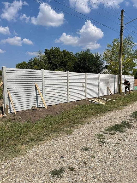 Garduri din beton comprimat Oferim montaj profesional si transport Luc