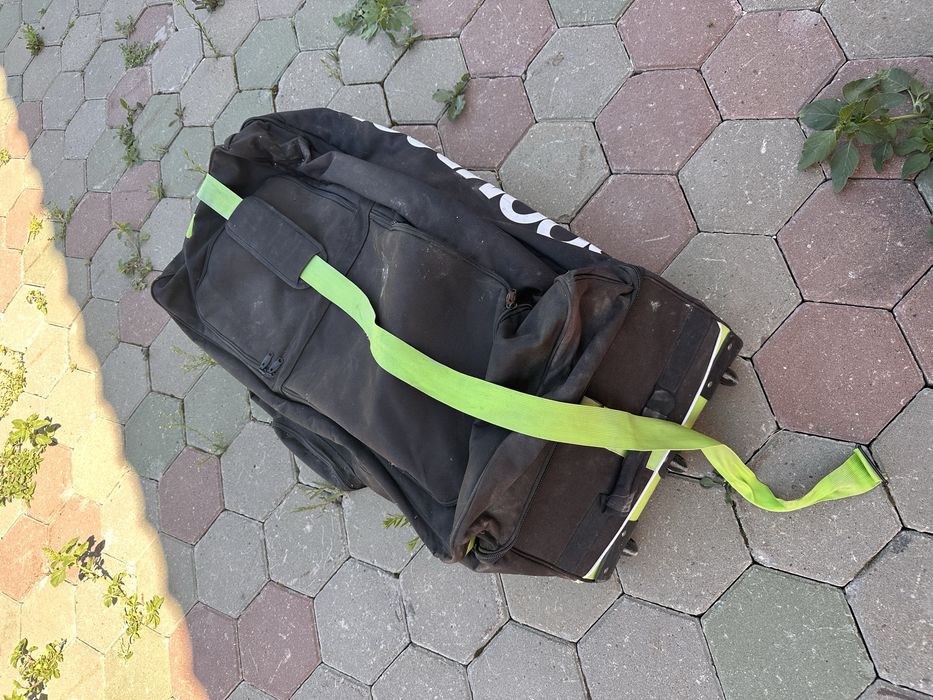 Продам хоккейнкую сумку