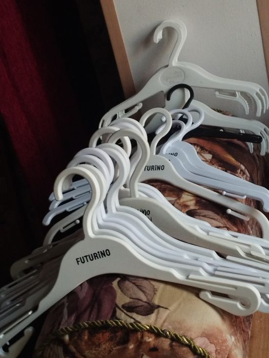 Детские вешалки продаются