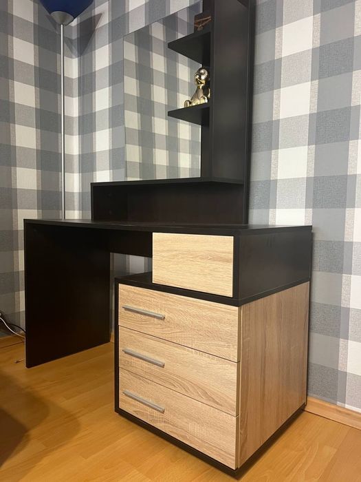 Продавам Тоалетка. Запазена