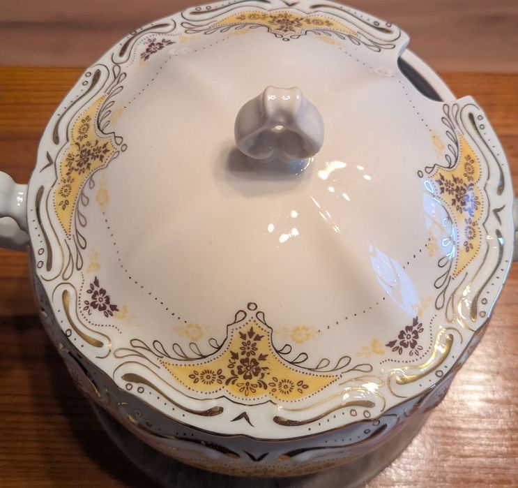 Български порцеланов супник 100 години  Изида