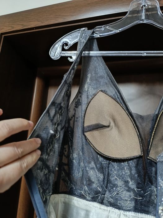 Уникална официална рокля няма забележки по нея, размер ХС