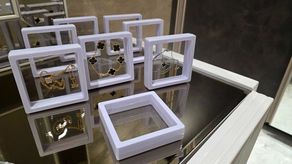 Кутия/стойка за бижута и дребни предмети – прозрачен прозорец /на едро