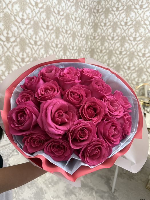 Букет красивый только купили