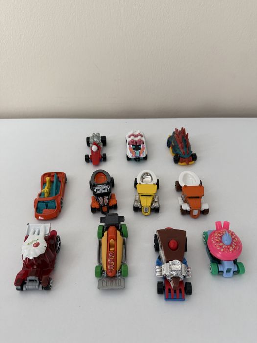 Lot 11 Hot Wheels – fantasy / food / monsters