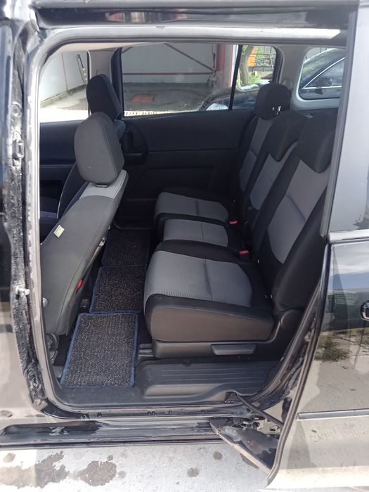 Продавам Мазда 5 на части