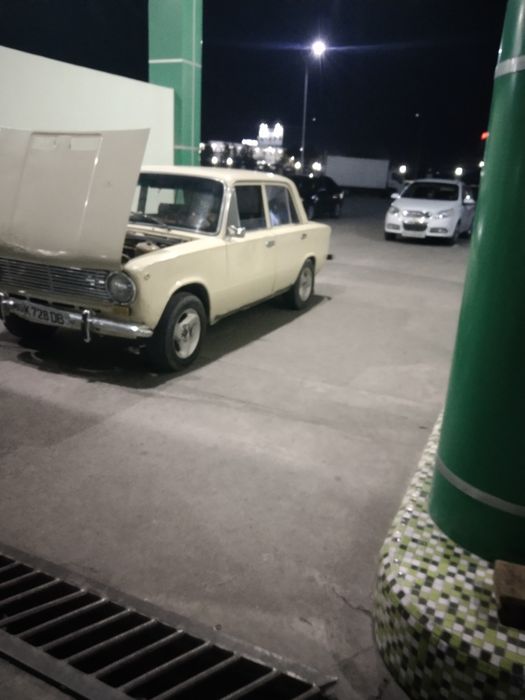 Vaz 2101 sotiladi