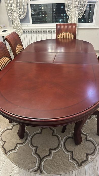 Деревянный стол с 5 стульями