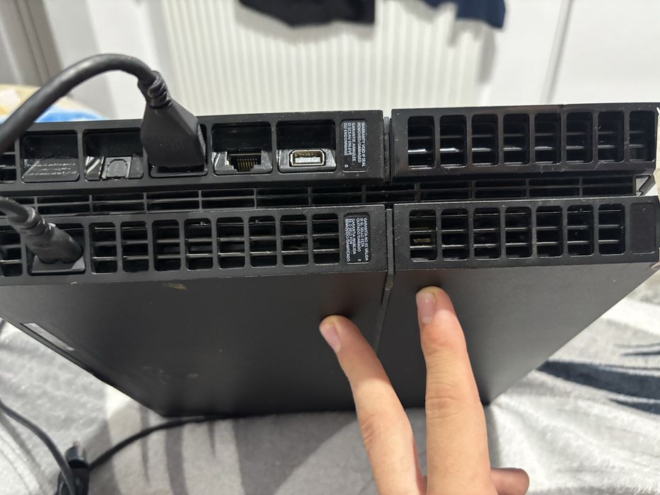 Ps 4 functional vine cu cun cateva jocuri
