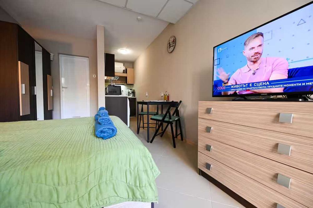 Romance Studio-steps from the Sea 97€