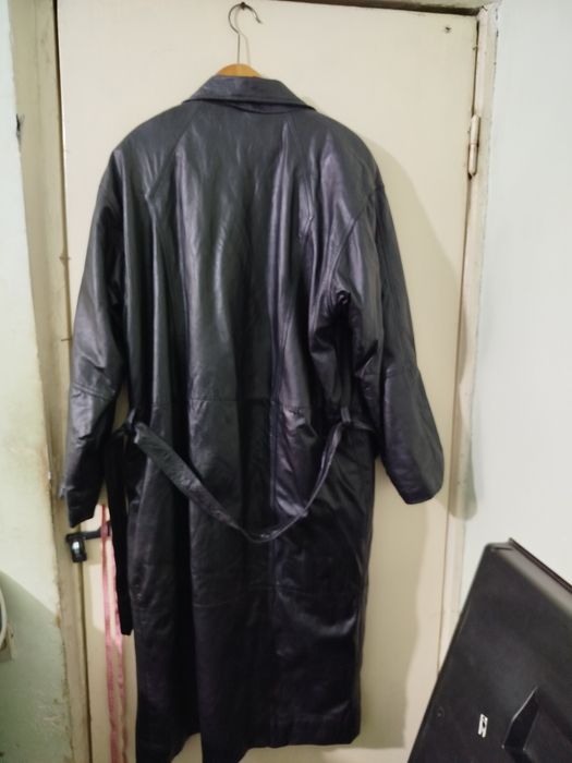 Продам кожаные плащи.