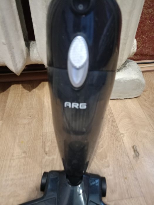 Продам пылесос вертикальный.