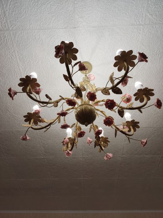 Продам люстру "Роза" на 8 ламп.