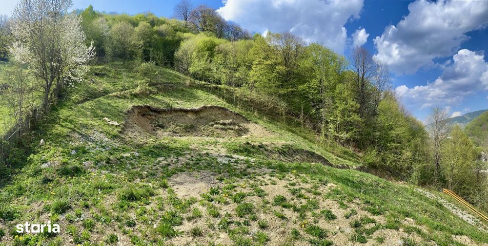 Teren vedere panoramica lacul Paltinu si dealuri in Valea Doftanei