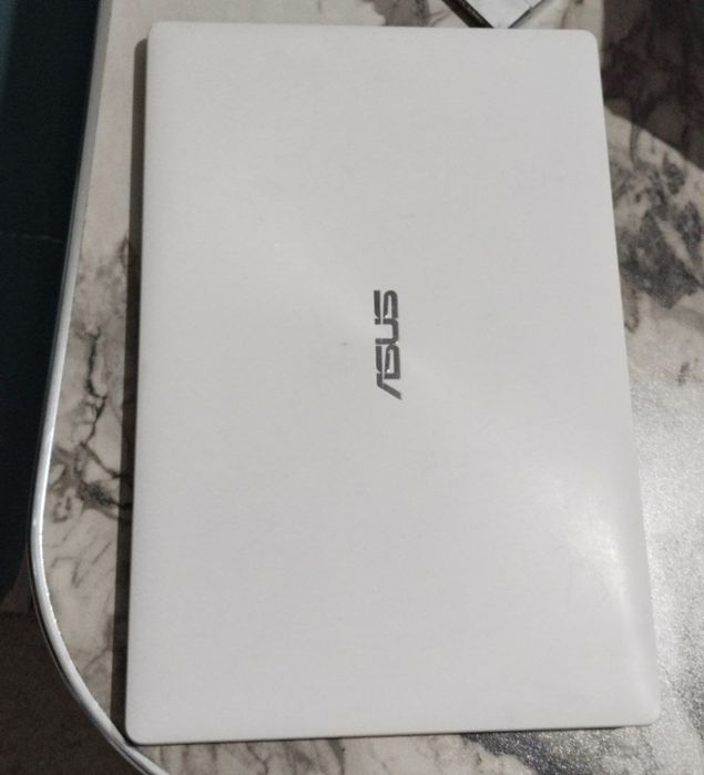 Ноутбук айби йок белый