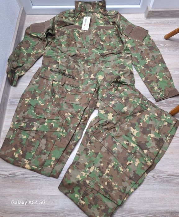 Scurta și ținută combat