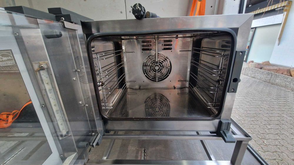 Ковектомат Unox четери тави