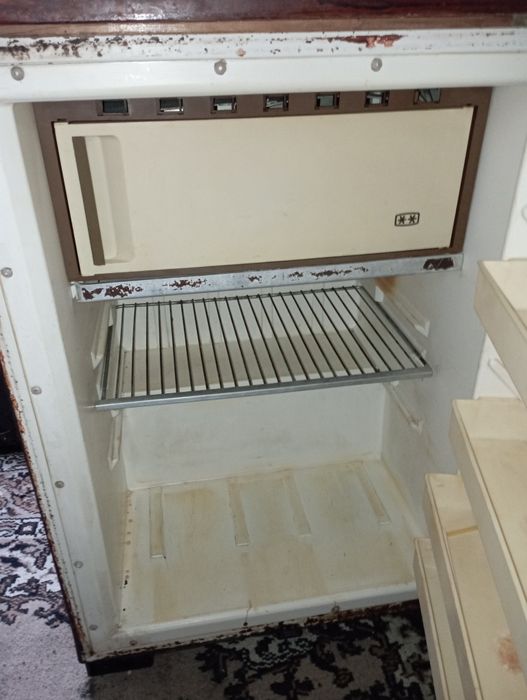 Продам рабочий холодильник