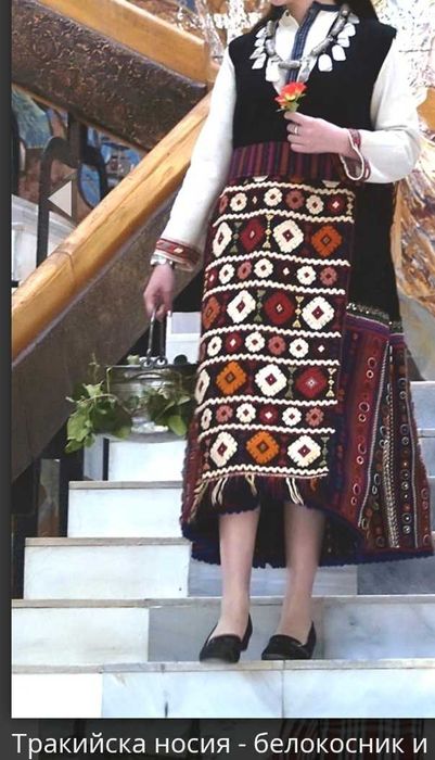 Автентична тракийска носия