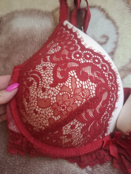 Нов дамски сутиен Hunkemoller