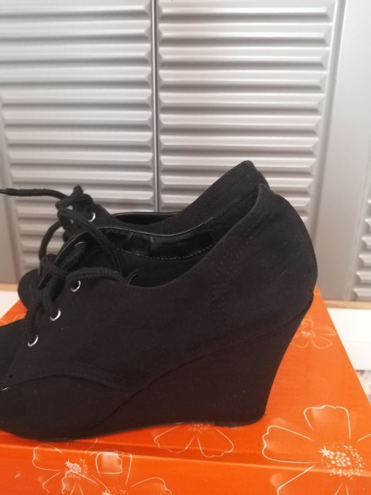 Продаеться женские туфли