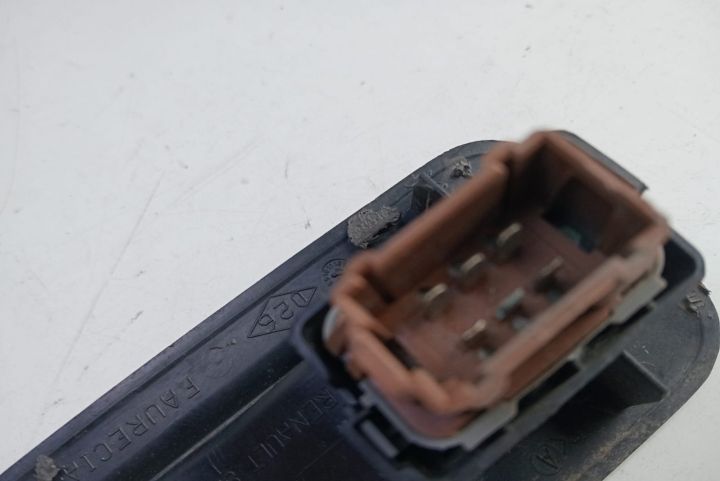 Buton geam dreapta fata 8200206603 Renault Master a 2-a generatie (fa