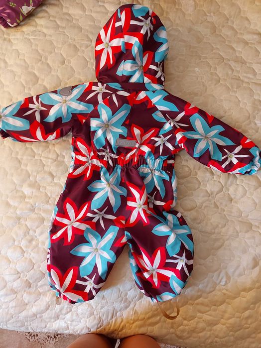 Продам осенний комбинезон для девочки.