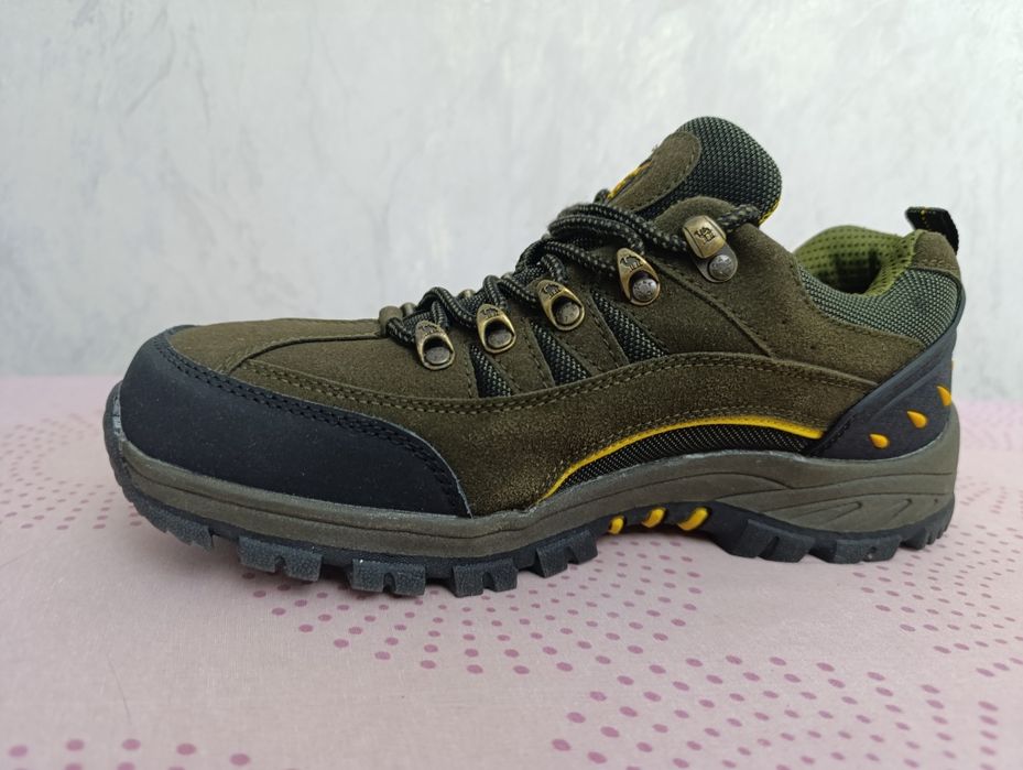 Продается обувь,оригинал получали по почте из заграницы,осень зима