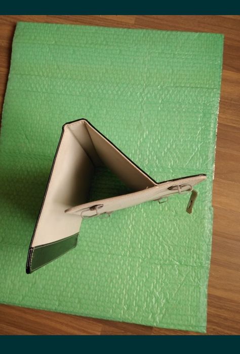 Husă tabletă. Flexibilă, reglabila, retractabilă, sistem suporți regl