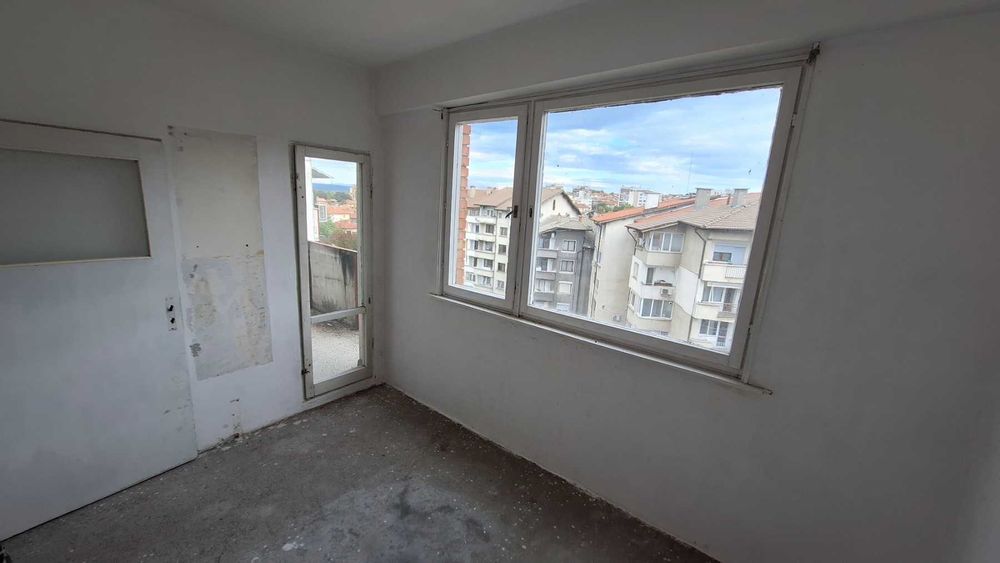 Продава се Тристаен апартамент в Кюстендил, Център - 73 кв.м за 688 €/кв.м - Снимка #17