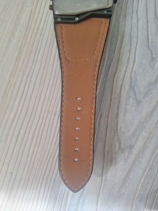 Часы стильные модные