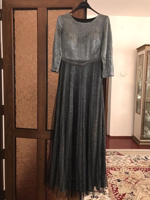 Вечернее платье  в серебристом цвете