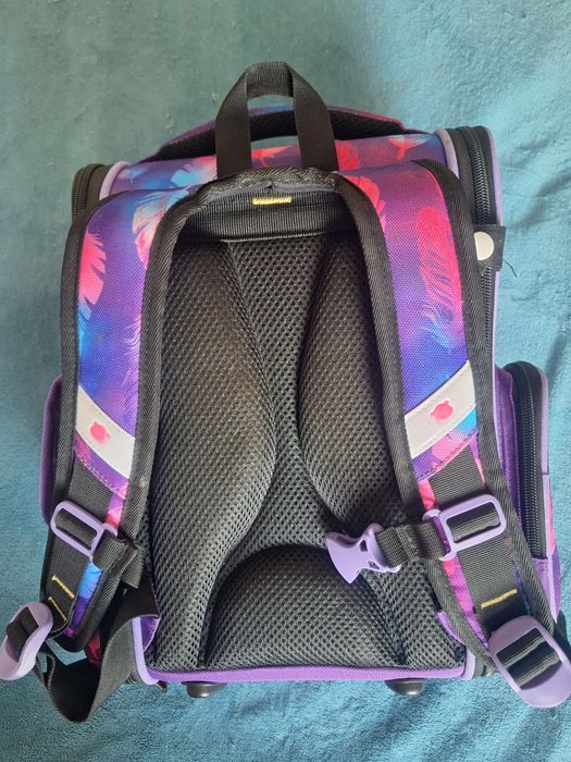 Продам портфель и сумка для сменки.