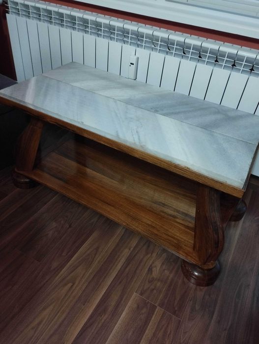 Холна маса с мраморен плот