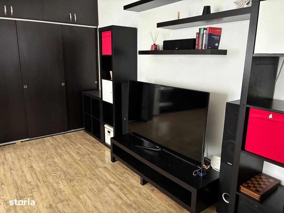 Inchiriez apartament 2 camere  Prelungirea Ghencea cu loc de parcare.