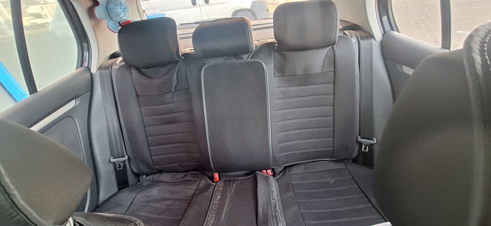 Vând Volkswagen Golf V