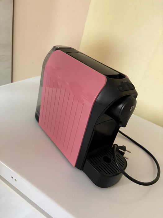 Vand aparat de cafea in stare foarte bună