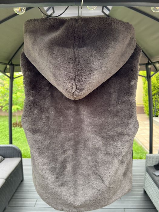 Vestă Zara neagra din blană artificală Zara 152 cm