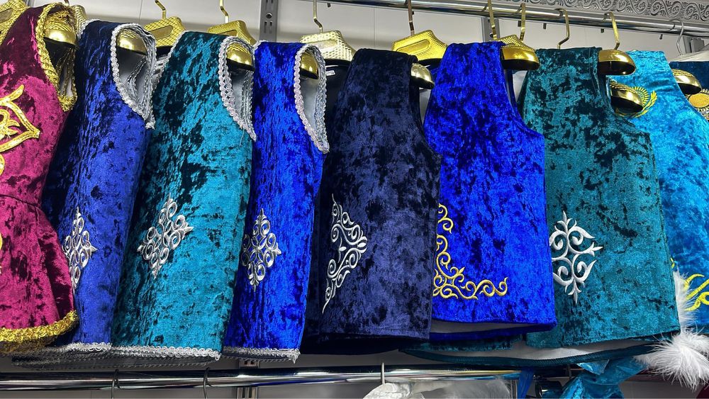 Жилетки  камзолы национальные