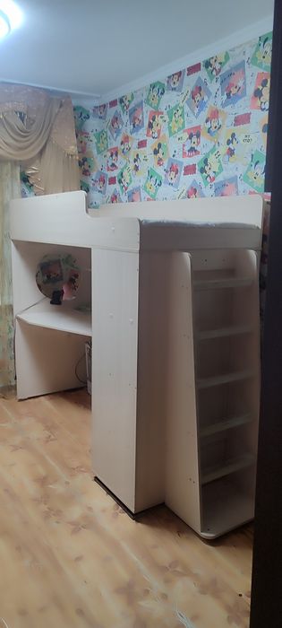 Продаеться гарнитур кровать чердак